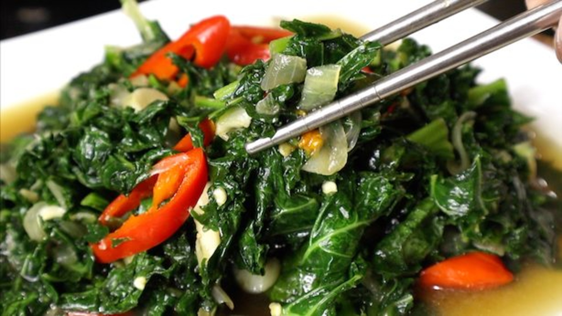 SAUTEED KALE WITH GARLIC AND CHILI (STIR FRY KALE RECIPE ASIAN STYLE)